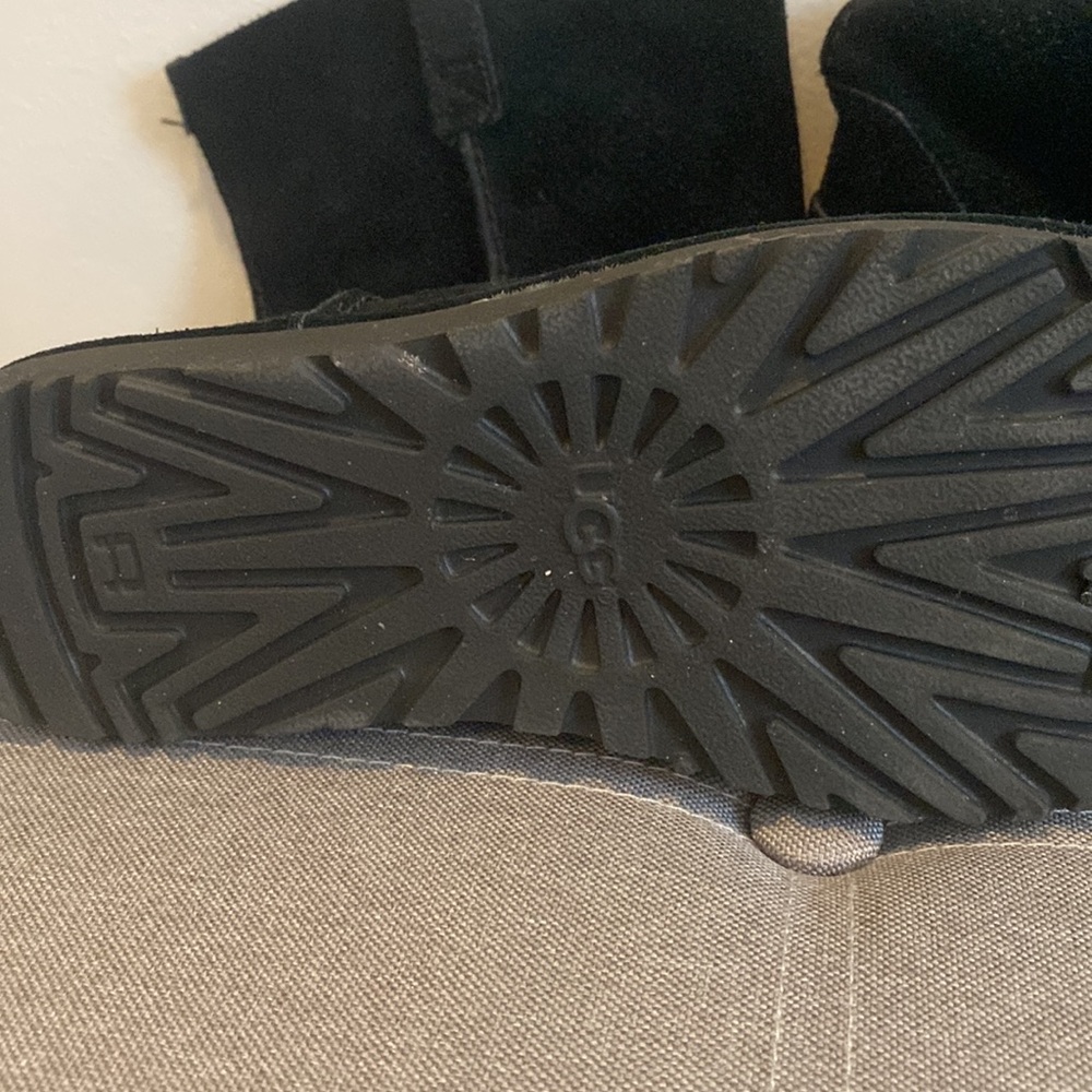 UGG BOOTS 👢 - Picture 3 of 7